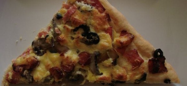 Pizza facuta in casa Pizza facuta in casa
