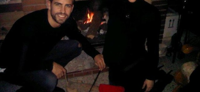 Shakira si iubitul sau, Gerard Pique se tin de sotii Shakira si iubitul sau, Gerard Pique se tin de sotii