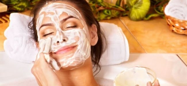 3 masti de fata naturale, pe baza de iaurt 3 masti de fata naturale, pe baza de iaurt