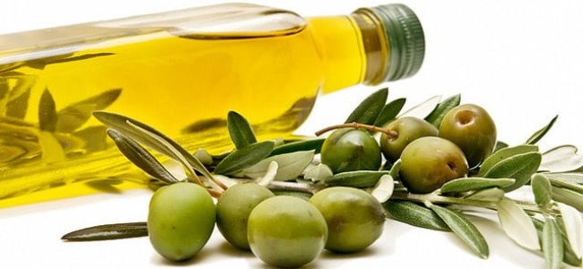Uleiul de masline, un ingredient natural cu beneficii uriase pentru frumusetea ta Uleiul de masline, un ingredient natural cu beneficii uriase pentru frumusetea ta