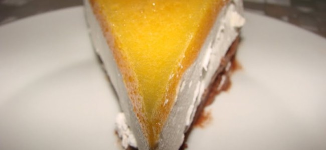 Cheesecake cu jeleu de nectarine caramelizat Cheesecake cu jeleu de nectarine caramelizat
