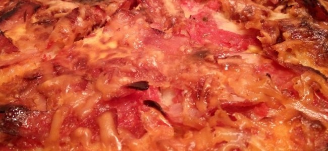 Pizza cu bacon si sunca de curcan Pizza cu bacon si sunca de curcan