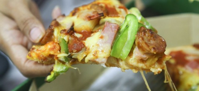 Cate calorii are o felie de pizza? Cate calorii are o felie de pizza?