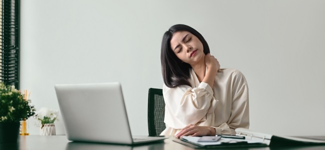 Cum să ai o postură sănătoasă în timpul muncii la birou Cum să ai o postură sănătoasă în timpul muncii la birou